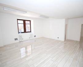 Via grazioli ufficio ristrutturato + 2 posti auto