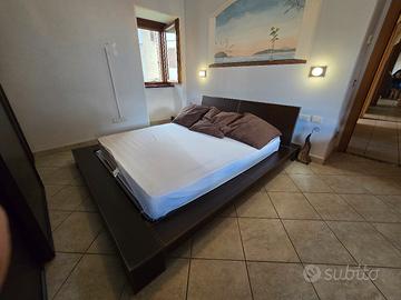 Letto moderno con comodino incluso 