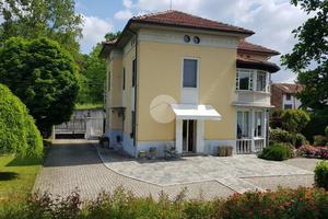 VILLA SINGOLA A POMARO MONFERRATO