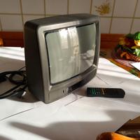 Vecchio televisore con tubo catodico