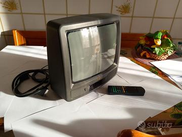 Vecchio televisore con tubo catodico