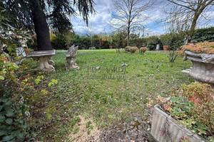 Casa indipendente di 120 m² con 4 locali e box aut
