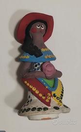 Statuina donna in terracotta.