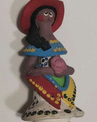 Statuina donna in terracotta.