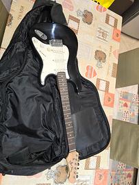 chitarra eletrica con amplificatore