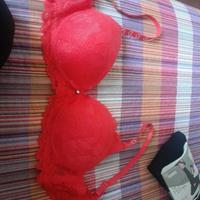 Reggiseno rosso in pizzo 