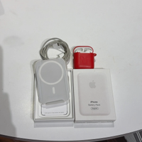 Power bank, AirPods e cavetto