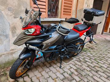 QJMotor SRT 800 SX(92cv)menod 200 km (Benelli Trk)
