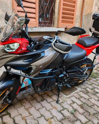 QJMotor SRT 800 SX(92cv)menod 200 km (Benelli Trk)