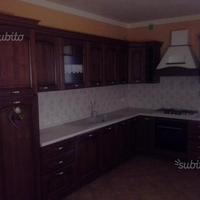 Cucina in legno castagno