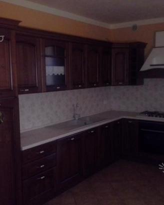 Cucina in legno castagno