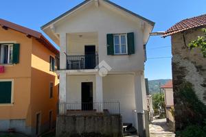 CASA SEMINDIPENDENTE A TORRIGLIA