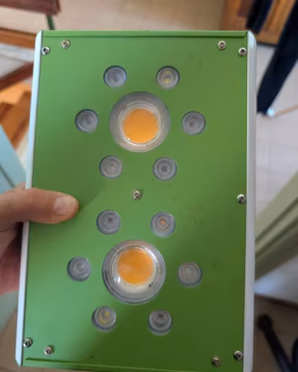 Kit Illuminazione Indoor: 2 Pannelli LED + Barra 