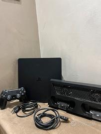 Playstation 4, 256 GB,Cavi + base di ricarica.