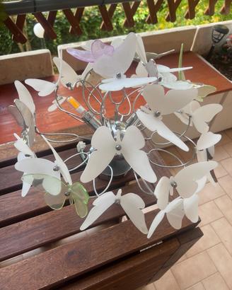 Lampadario da camera con farfalle
