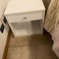 Coppia comodini bianchi