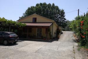 Villa con giardino 3000mq