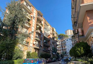3 LOCALI A NAPOLI