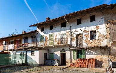 SAN SEBASTIANO DA PO RUSTICO CON MAGAZZINO E TRAVA