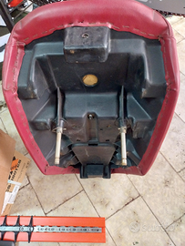 Sellino piaggio hexgon vespa 50