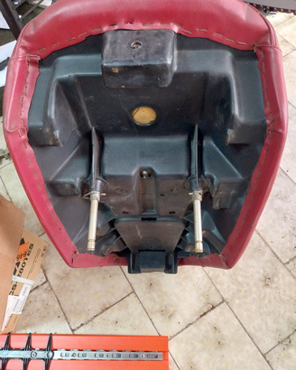 Sellino piaggio hexgon vespa 50