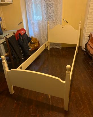 Letto singolo in legno bianco con rete