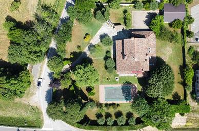Villa indipendente con piscina vendita zona Civida