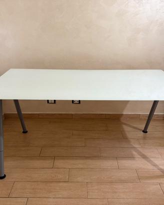 Scrivania IKEA con piano in cristallo 90 €