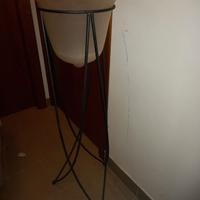 Portavaso in ferro battuto con vaso in vetro opaco