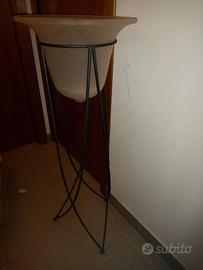 Portavaso in ferro battuto con vaso in vetro opaco