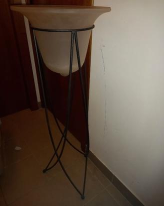 Portavaso in ferro battuto con vaso in vetro opaco
