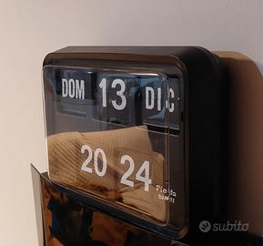 Orologio a palette con datario.