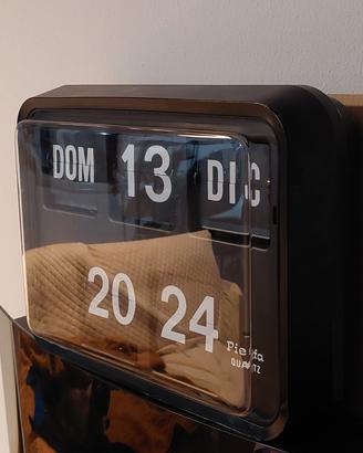 Orologio a palette con datario.