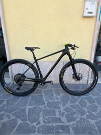 Bicicletta Merida in carbonio