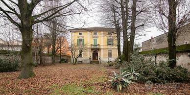 Villa di 700 m² con più di 5 locali e box auto dop