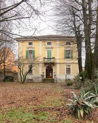 Villa di 700 m² con più di 5 locali e box auto dop