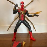 Action figure deluxe di Spider Man. Marvel Hasbro