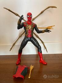 Action figure deluxe di Spider Man. Marvel Hasbro