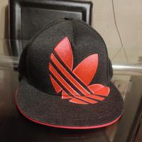cappelli ADIDAS e DC