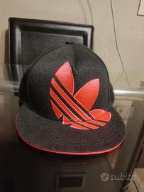 cappelli ADIDAS e DC