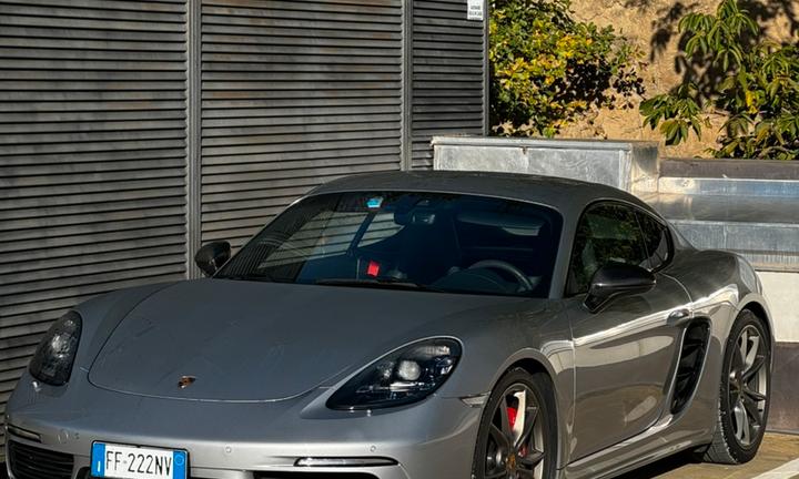 Porsche cayman S 718