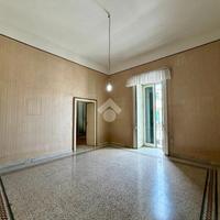 5 LOCALI A NAPOLI
