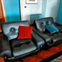 divano e poltrone in pelle nera 