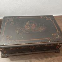 Scatola in legno antica