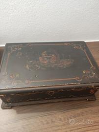 Scatola in legno antica
