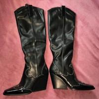 Stivali country neri con borchie