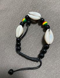 Braccialetto con conchiglie portafortuna