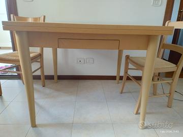 Tavolo legno con sedie