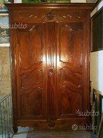 Armadio in noce del 700