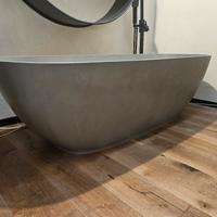 vasca freestanding design resina  grigio cemento